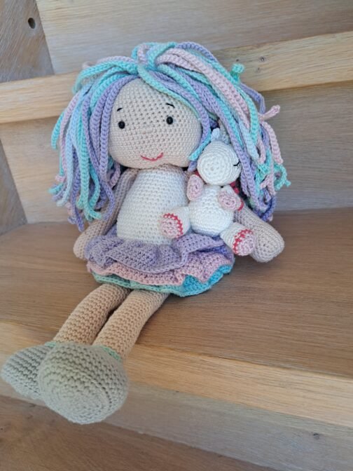 Pop Meisje Met Eenhoornknuffel
